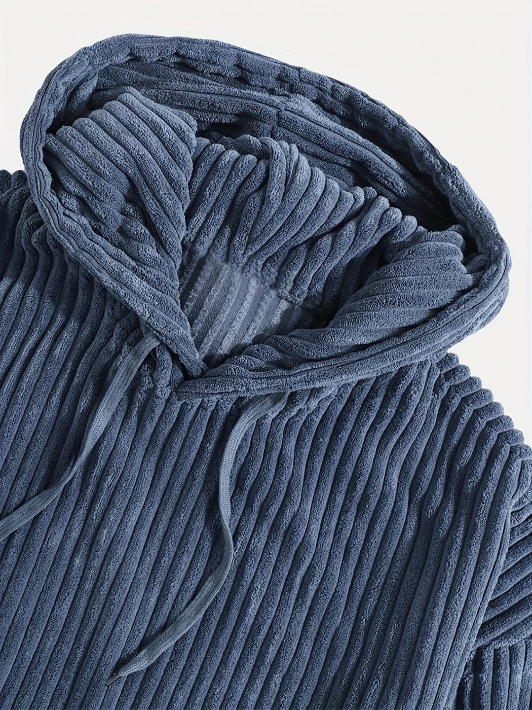 Ribcord hoodie voor heren in blauw, close-up van de capuchon en het koord