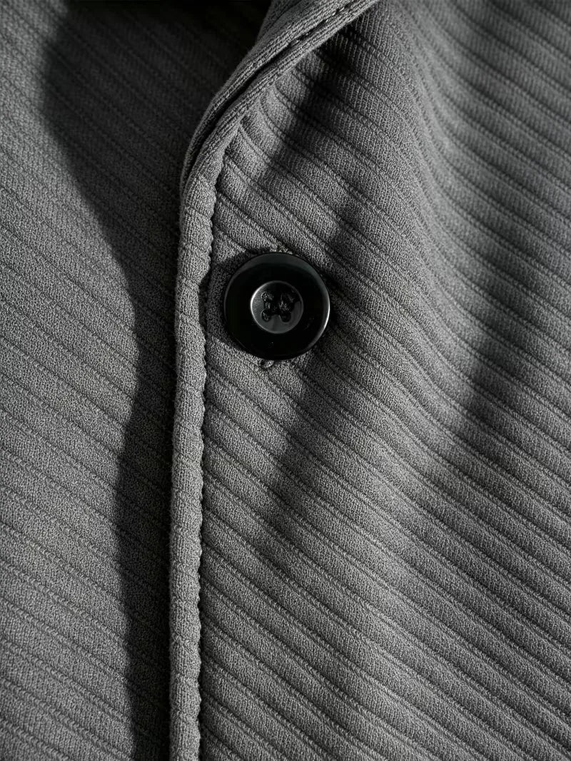 Heren blazer met gebreide structuur in antraciet, close-up van de knoop