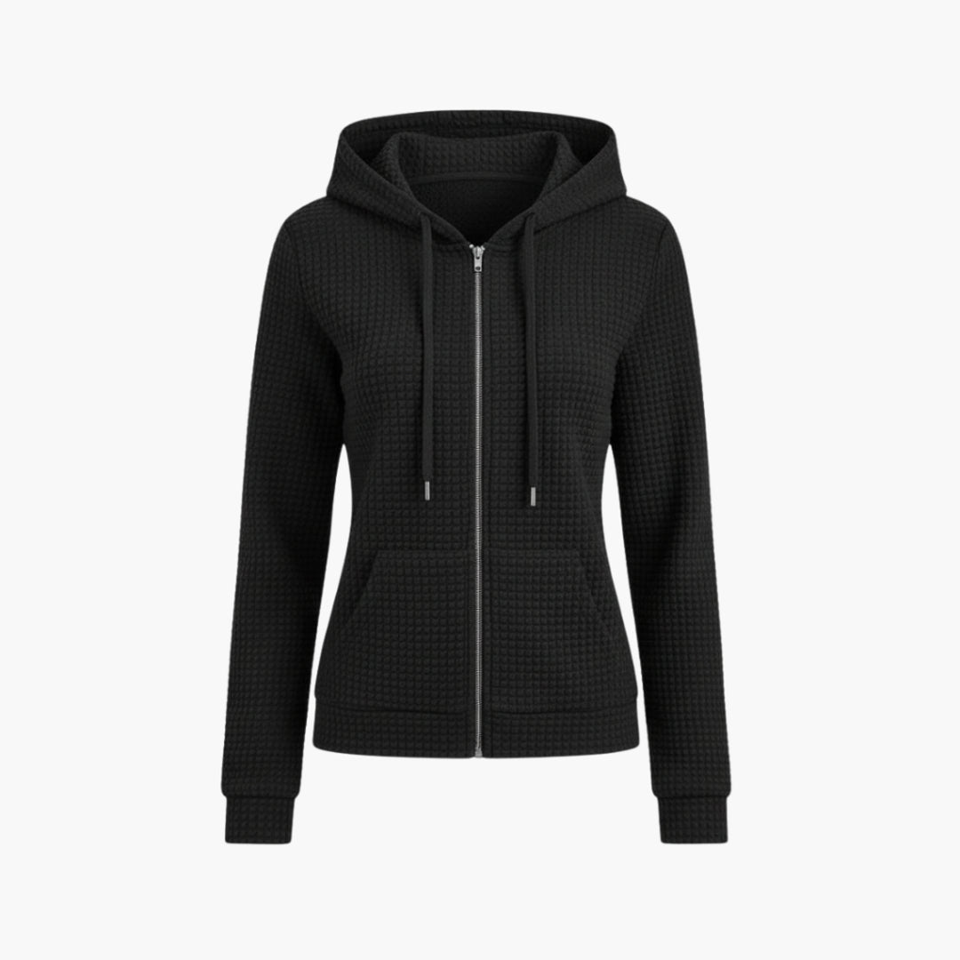 Zwart wafelvest dichtgeritst, vooraanzicht met capuchon, koorden en zakken | Boutique Moda