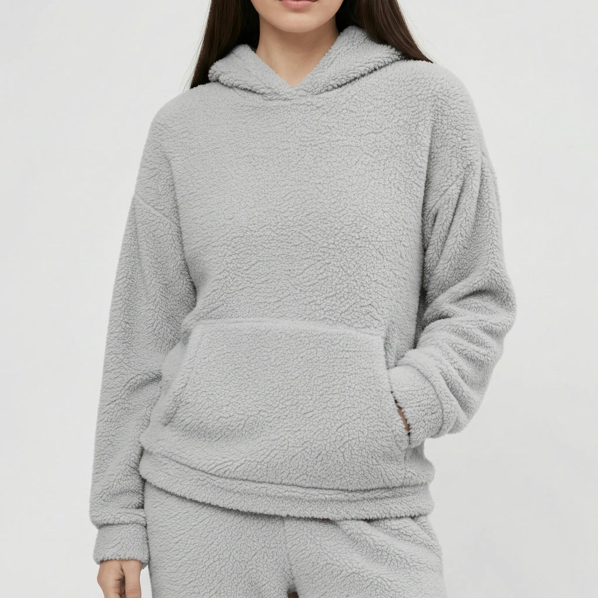 Hoodie van teddyfleece in grijs met kangoeroezak, gedragen, vooraanzicht