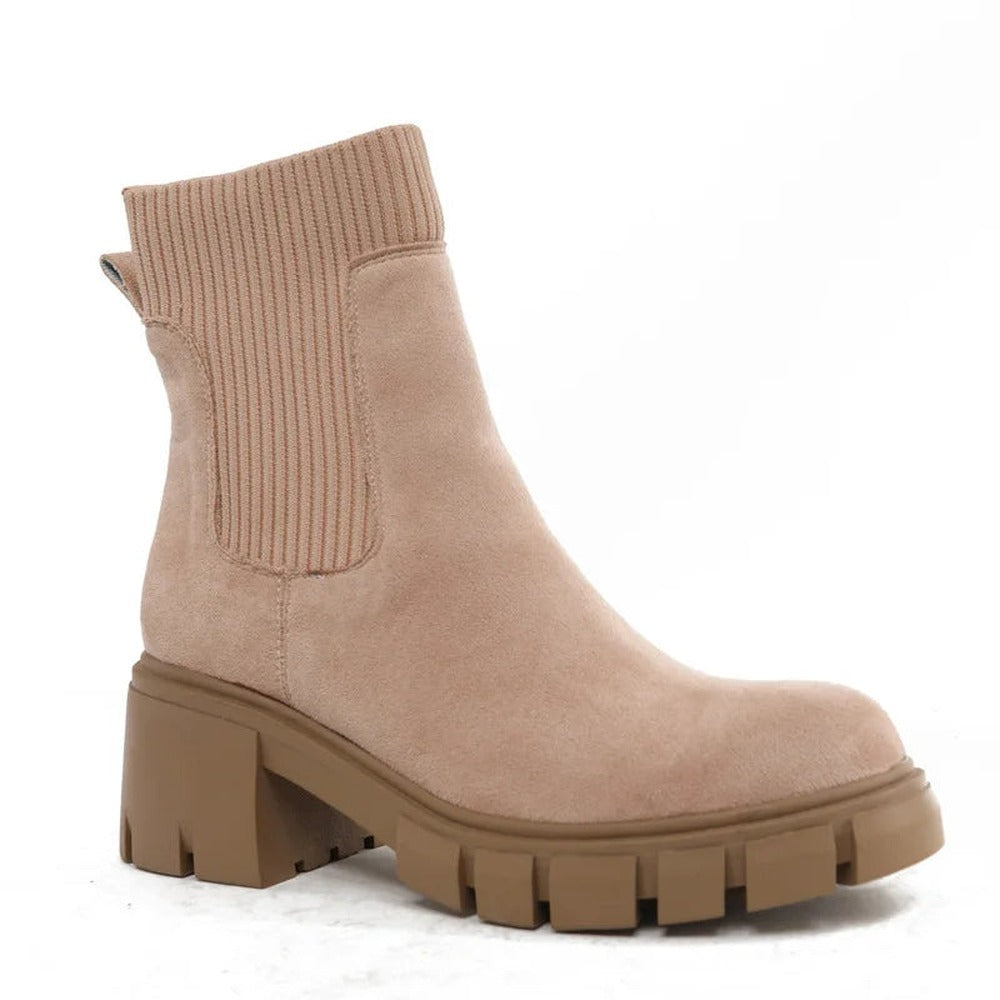 Beige Chelsea boot met plateauzool met diep profiel