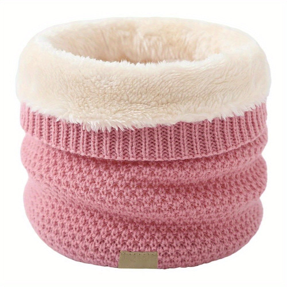 Gevoerde gebreide nekwarmer in roze, productfoto