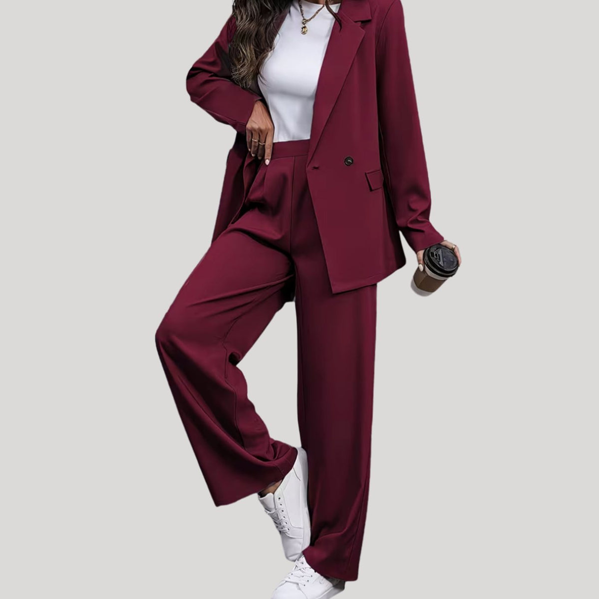 Broekpak met double-breasted blazer en wijde broek in bordeaux, gedragen, lopend