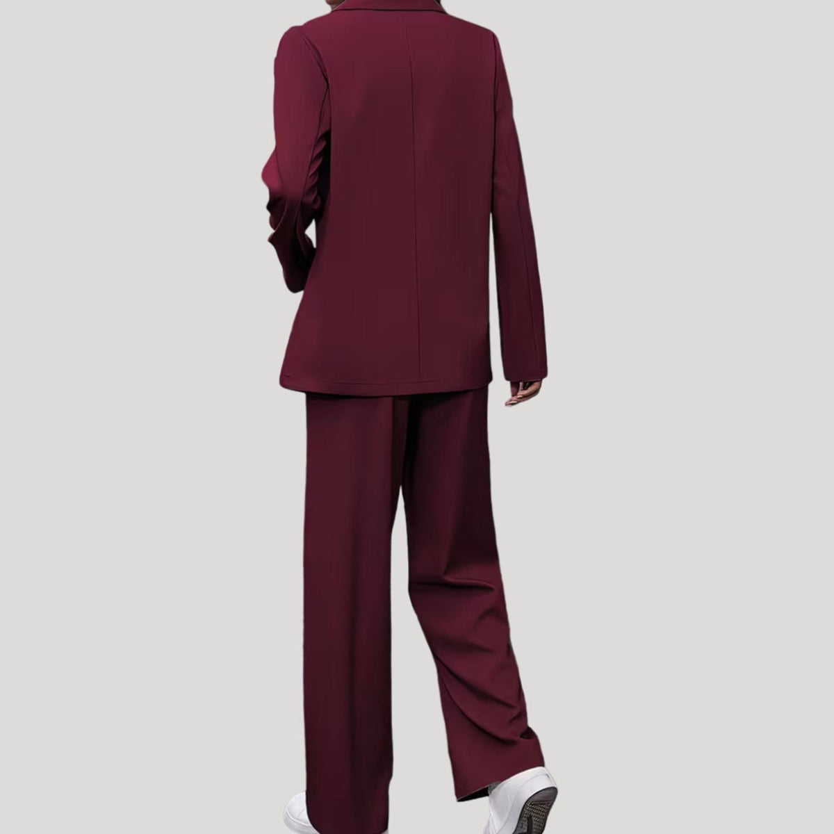 Broekpak met double-breasted blazer en wijde broek in bordeaux, gedragen, achteraanzicht