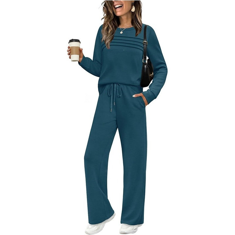 Blauwgroen joggingset met longsleeve en wijde broek, gedragen door vrouw | Boutique Moda