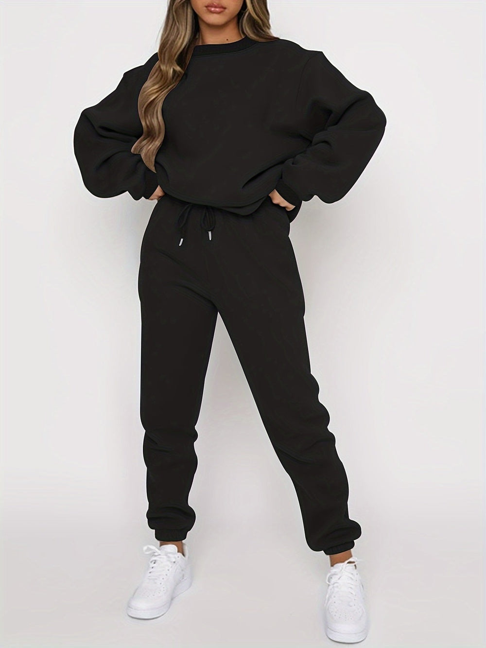 Oversized joggingpak in zwart, vooraanzicht