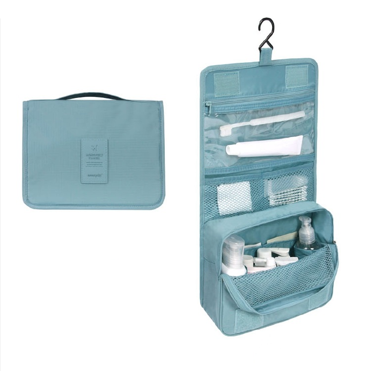 Blauwe opvouwbare toilettas met haak, gevuld met toiletartikelen, plat en hangend getoond | Boutique Moda