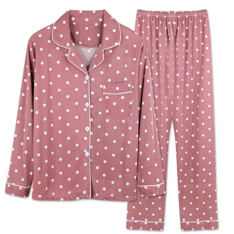 Pyjama met doorknoopshirt en lange broek, uitvoering oudroze gestipt, plat neergelegd