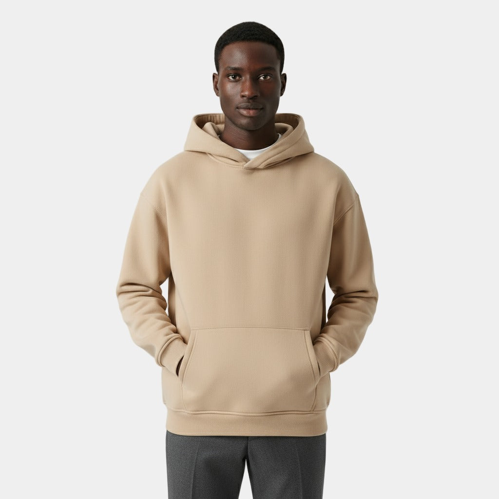 Heavyweight hoodie voor heren in zand, gedragen, voorkant
