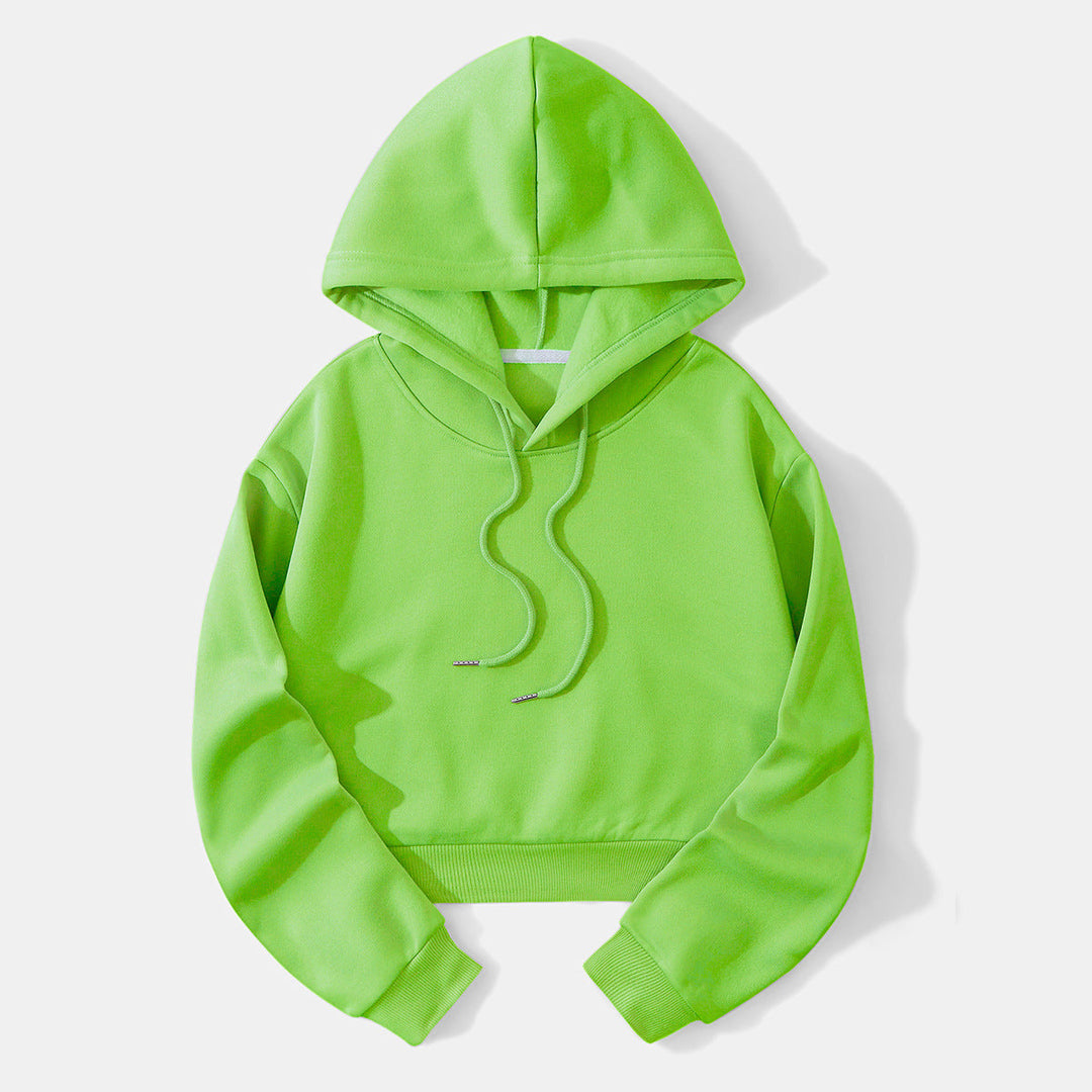 Limoengroene cropped hoodie plat neergelegd, met koorden en geribde boorden | Boutique Moda