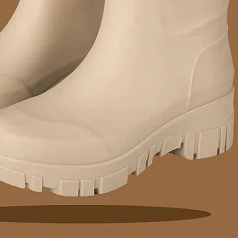 Regenlaarzen met grove profielzool in beige, close-up van de zool