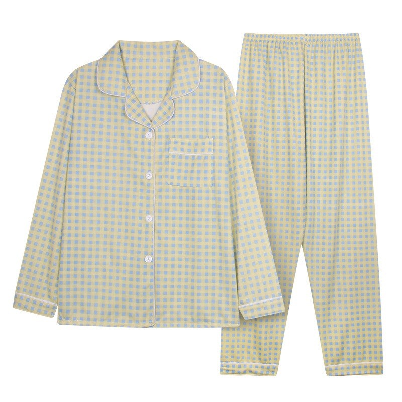 Pyjama met doorknoopshirt en lange broek, uitvoering geel-blauw ruitje, plat neergelegd