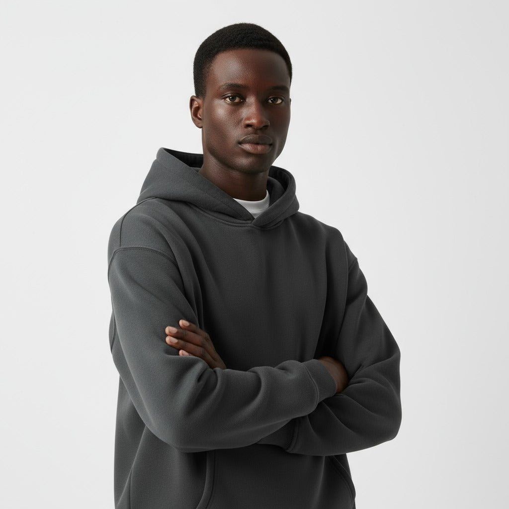 Heavyweight hoodie voor heren in donkergrijs, gedragen, voorkant