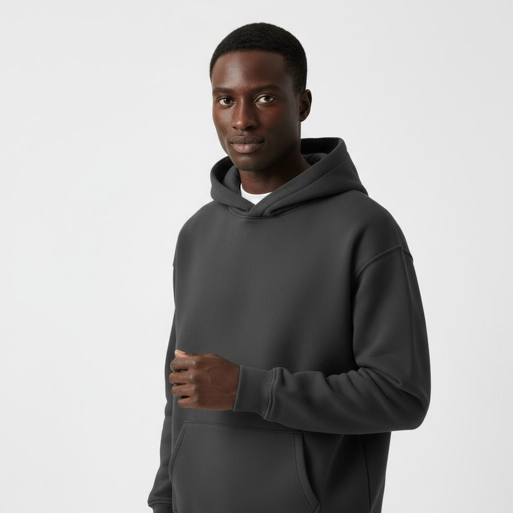 Heavyweight hoodie voor heren in donkergrijs, gedragen, voorkant