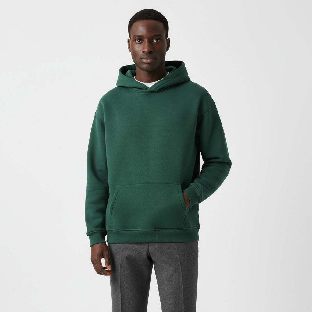 Heavyweight hoodie voor heren in donkergroen, gedragen, voorkant