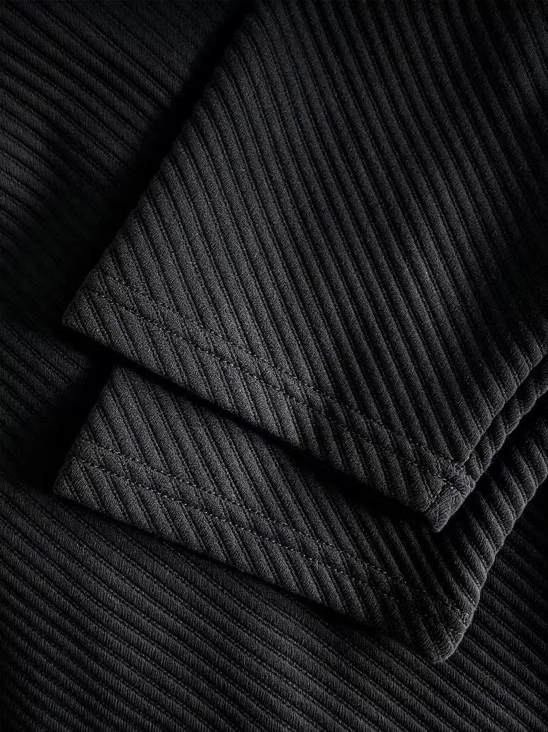 Heren blazer met gebreide structuur in zwart, close-up van de mouw