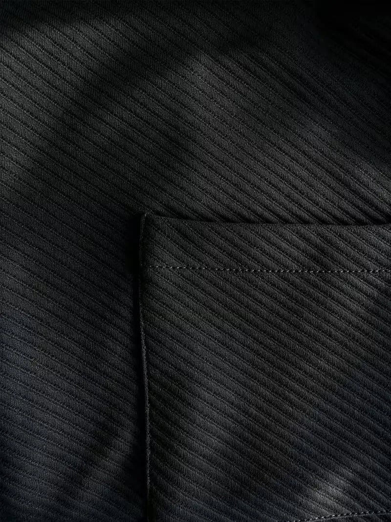 Heren blazer met gebreide structuur in zwart, close-up van de zak