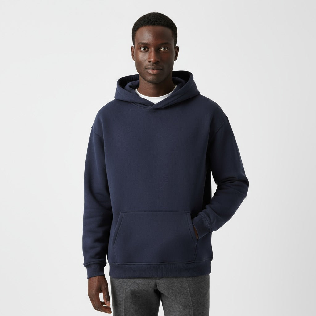 Heavyweight hoodie voor heren in marineblauw, gedragen, voorkant