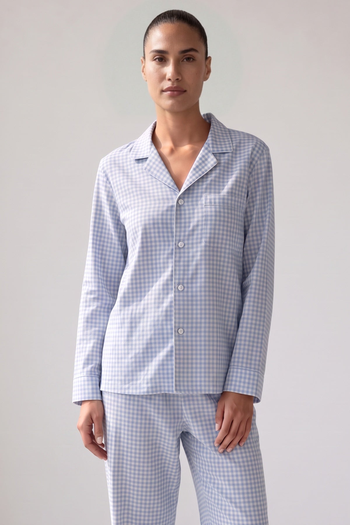 Geruite pyjamablouse met reverskraag, drukknopen en borstzak, close-up