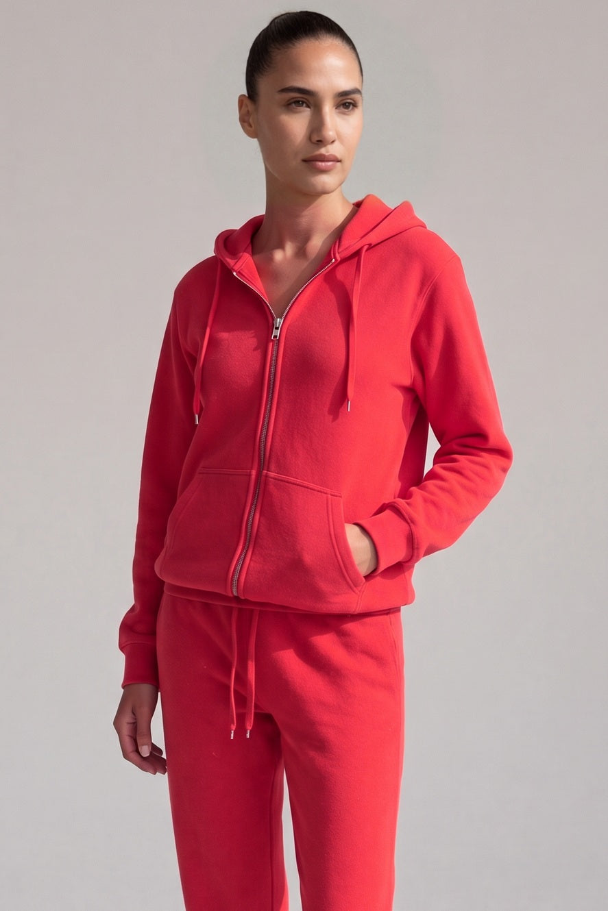 Rode fleece hoodie met rits en capuchon met trekkoord, close-up