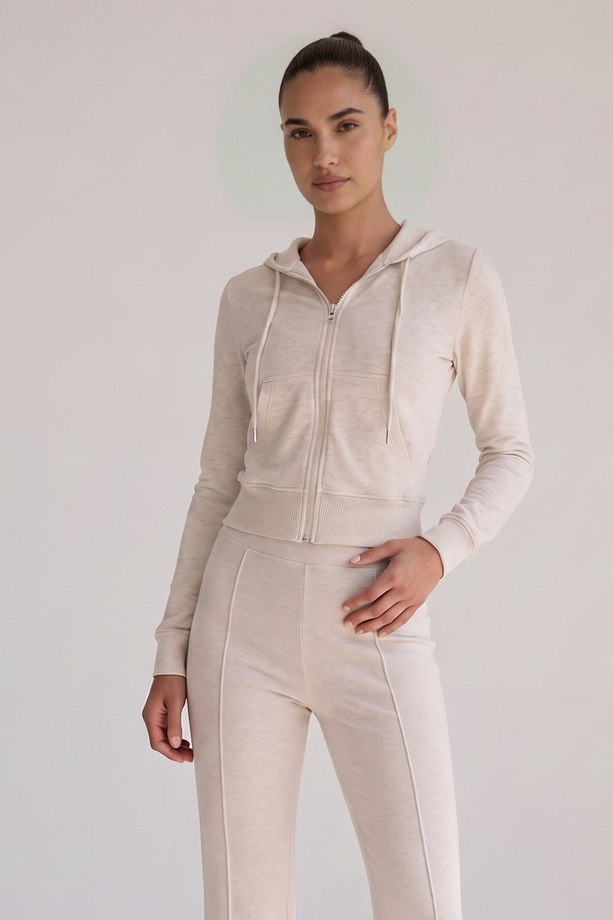 Korte hoodie met rits en capuchon met trekkoord in havermout, close-up