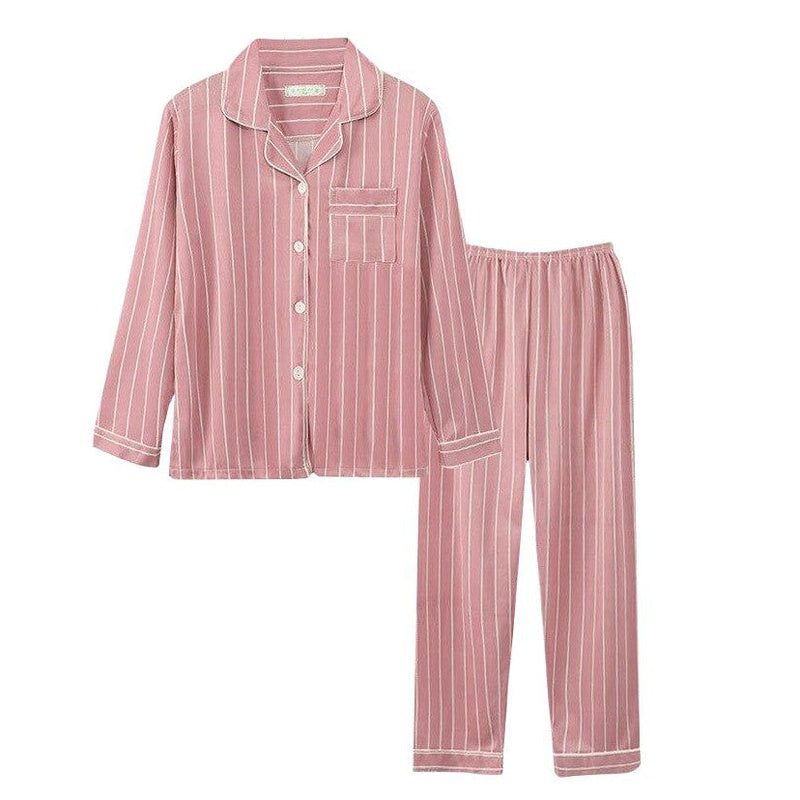 Pyjama met doorknoopshirt en lange broek, uitvoering roze gestreept, plat neergelegd