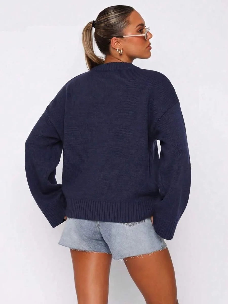 Oversized trui met ronde hals in marineblauw, studiofoto