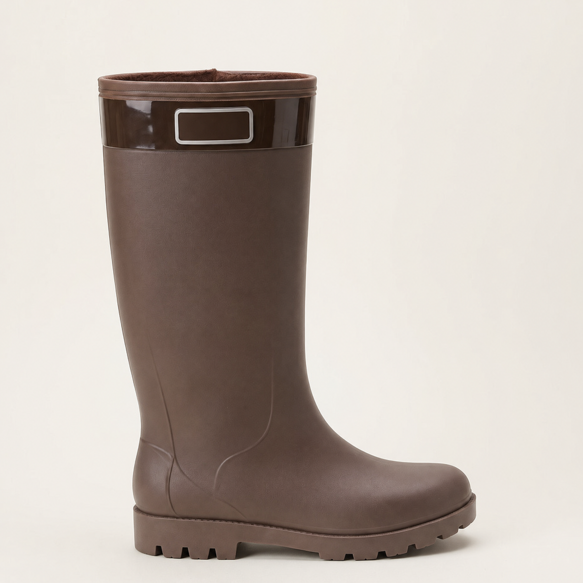 Bruine hoge regenlaars met profielzool, losstaand getoond op witte achtergrond | Boutique Moda