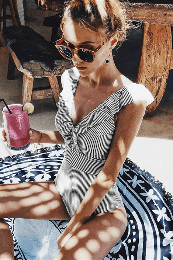 Badpak - Gestreept damesbadpak met V-hals en ruches-Boutique Moda