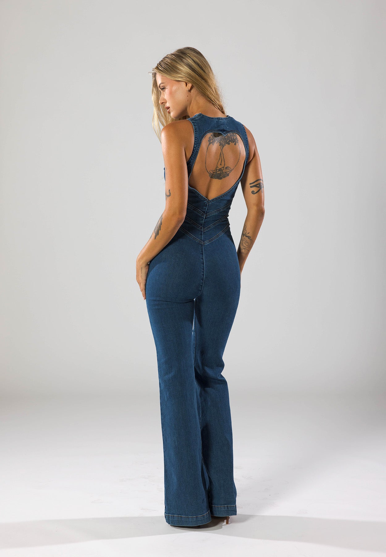 Denim Jumpsuit - Dames jumpsuit zonder mouwen met ritssluiting aan de voorkant en uitlopende pijpen-Boutique Moda