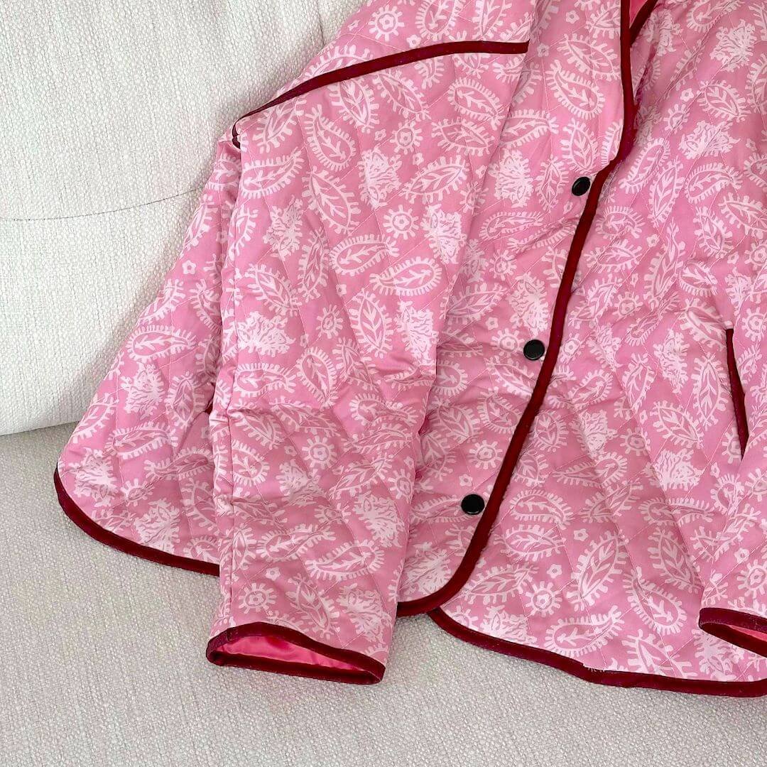 Roze gewatteerd jasje met bloemen 4