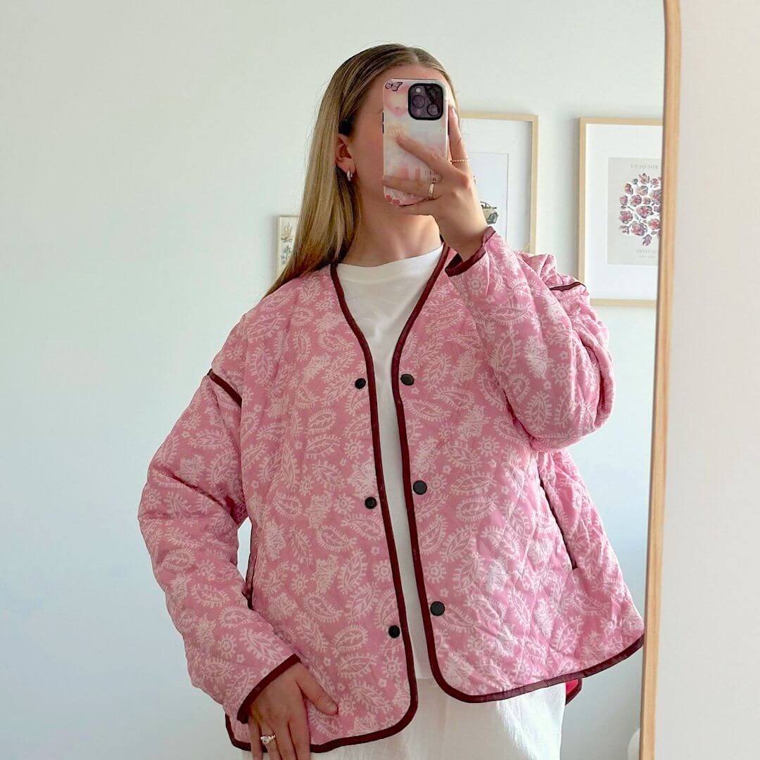 Roze gewatteerd jasje met bloemen 7