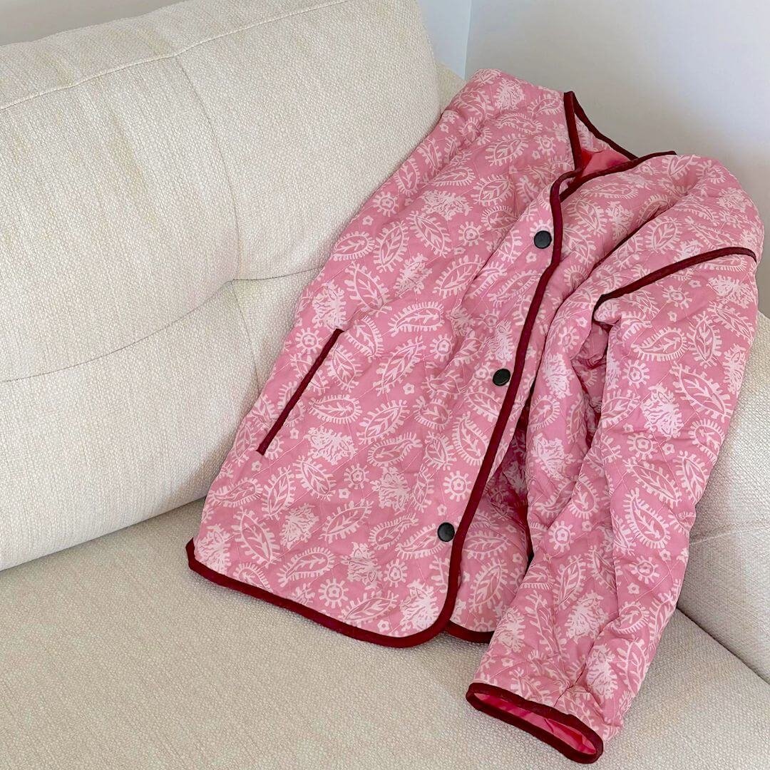 Roze gewatteerd jasje met bloemen 8