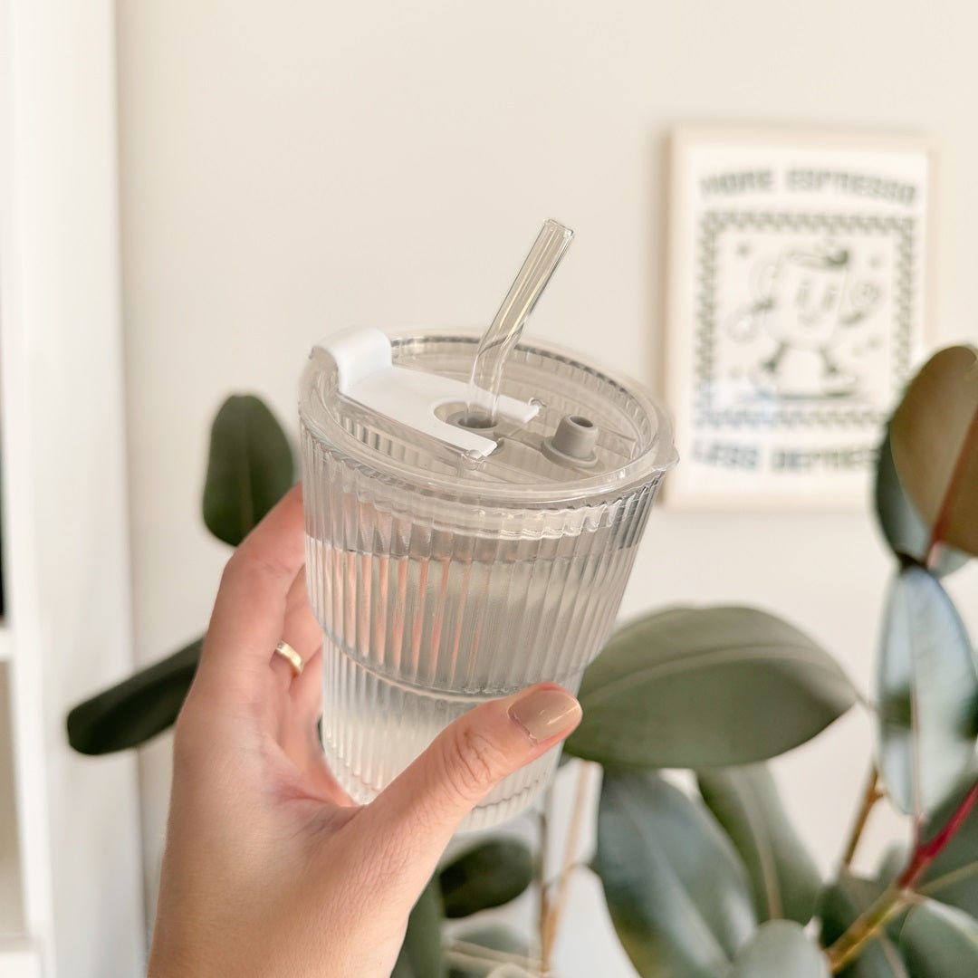 IJskoffie Glas | Ribbels met Deksel | Glazen Rietje Lekvrij-Boutique Moda