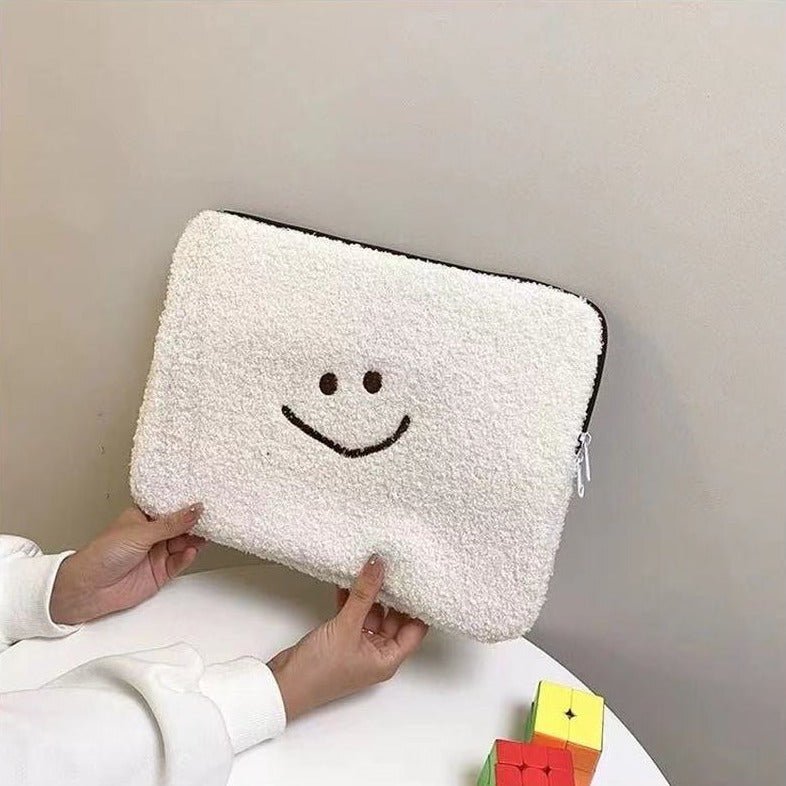 Laptophoes van teddystof met smiley 4