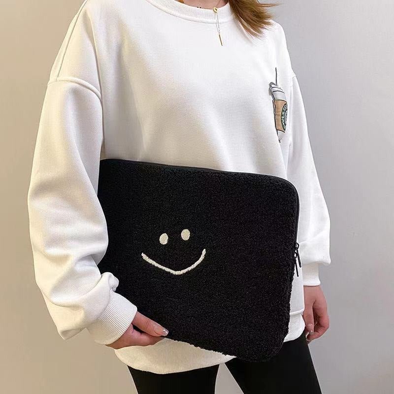 Laptophoes van teddystof met smiley 9