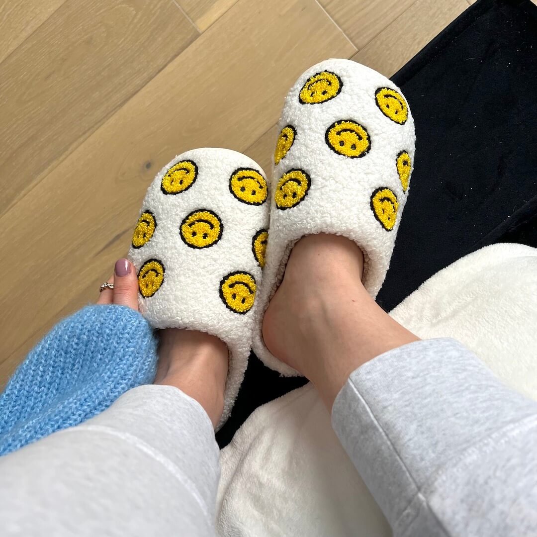 Smiley Pantoffels | Pluche Sloffen Dames | Geel Wit Antislip-Boutique Moda