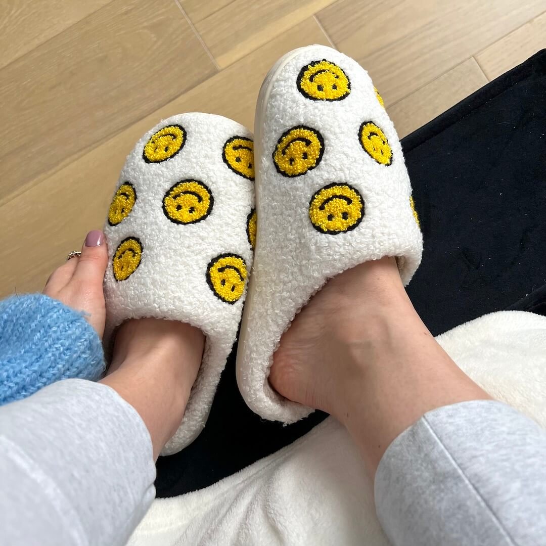 Smiley Pantoffels | Pluche Sloffen Dames | Geel Wit Antislip-Boutique Moda