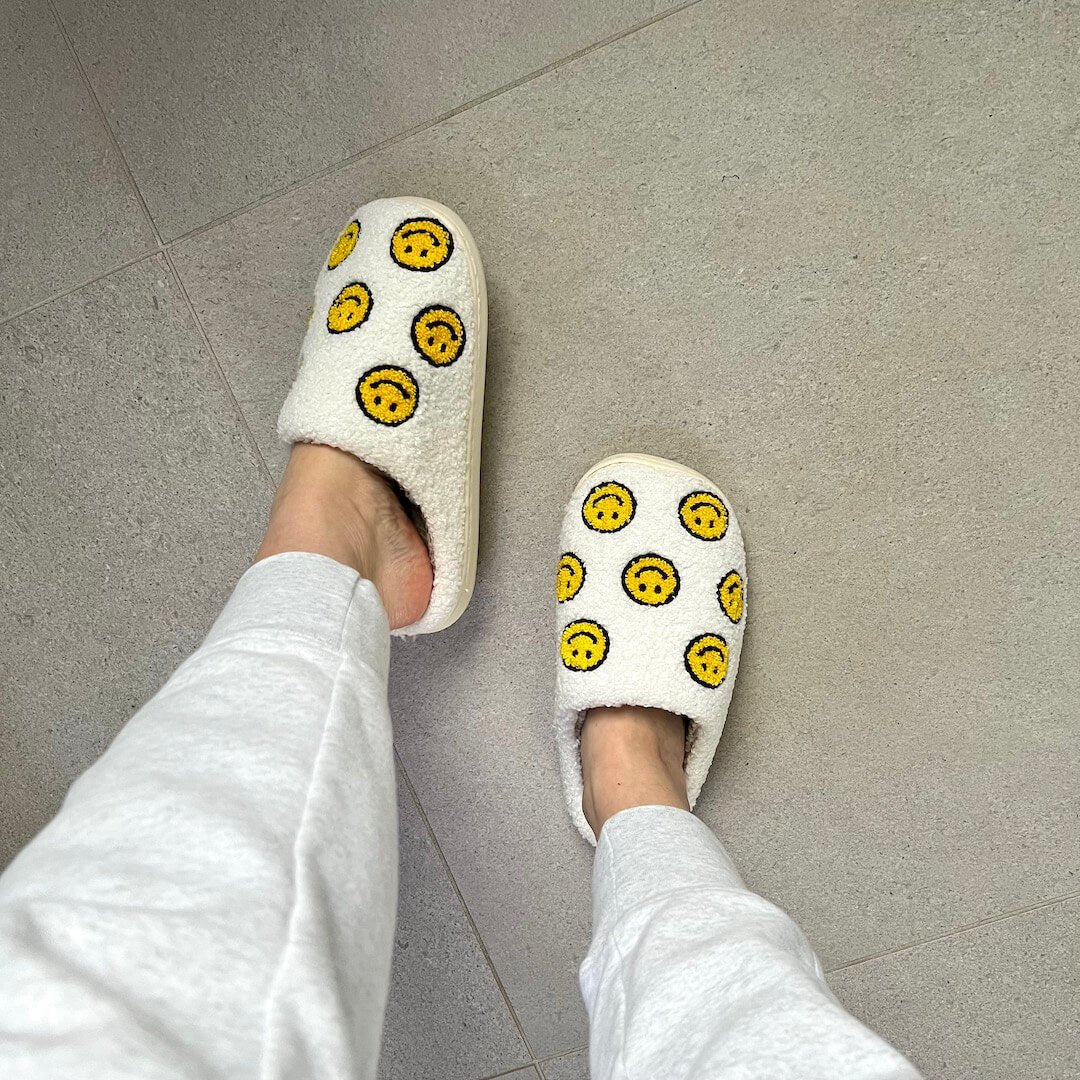 Smiley Pantoffels | Pluche Sloffen Dames | Geel Wit Antislip-Boutique Moda