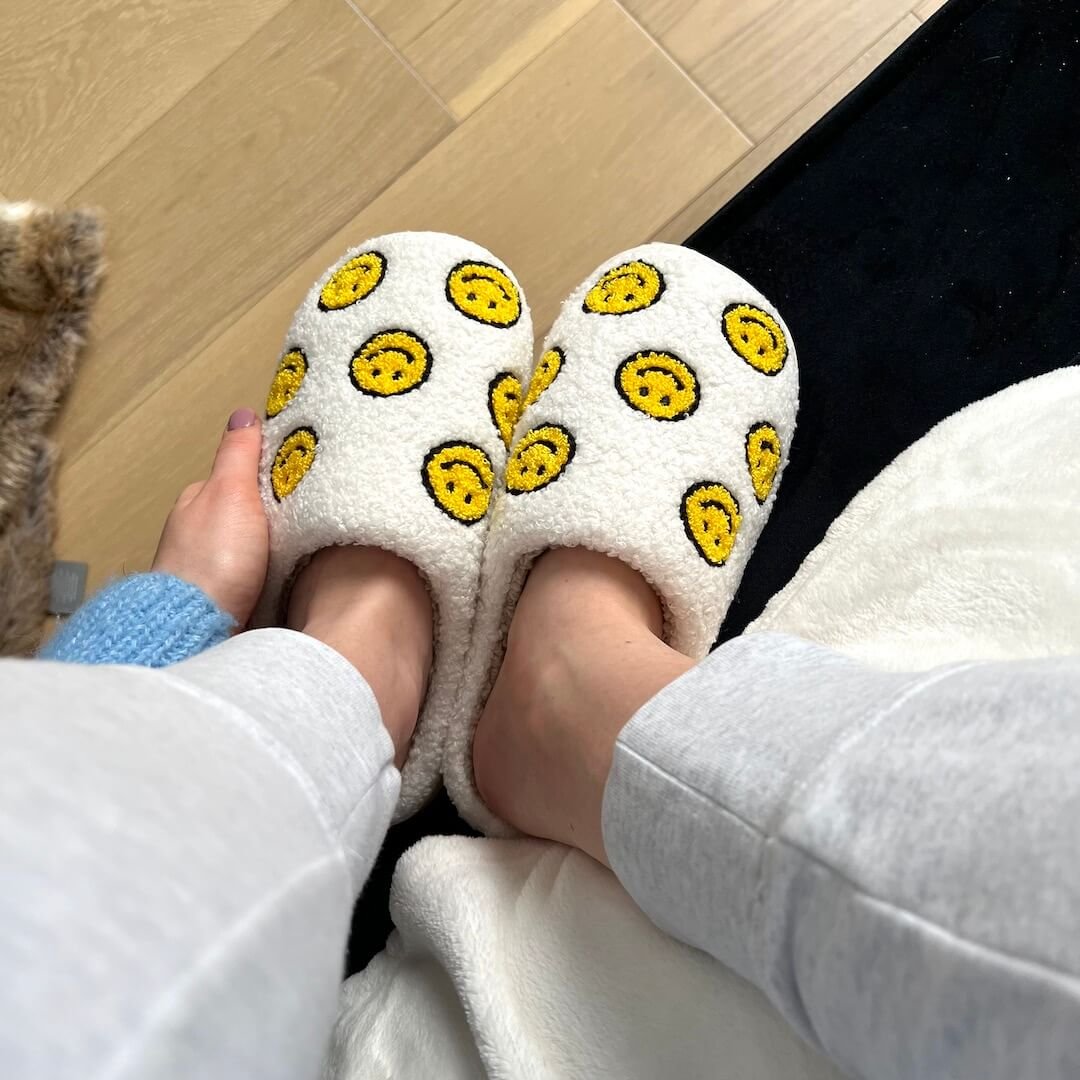 Smiley Pantoffels | Pluche Sloffen Dames | Geel Wit Antislip-Boutique Moda
