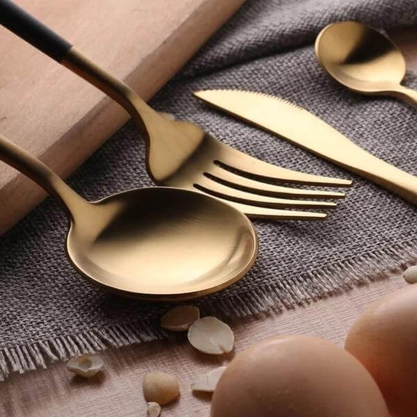 Zwart Bestek | 24 Delig | RVS 18/10 met Goudkleurige Kop-Boutique Moda