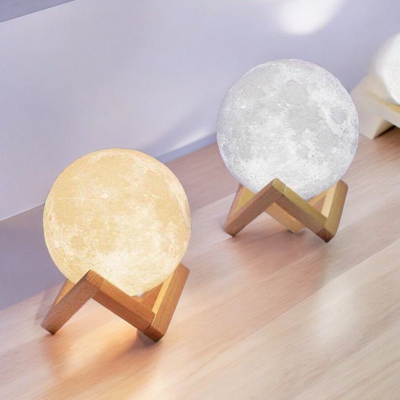 Maanlamp op houten standaard 4