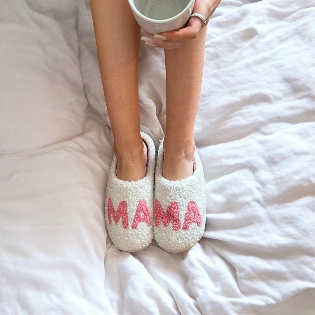 Sloffen met MAMA borduursel 1