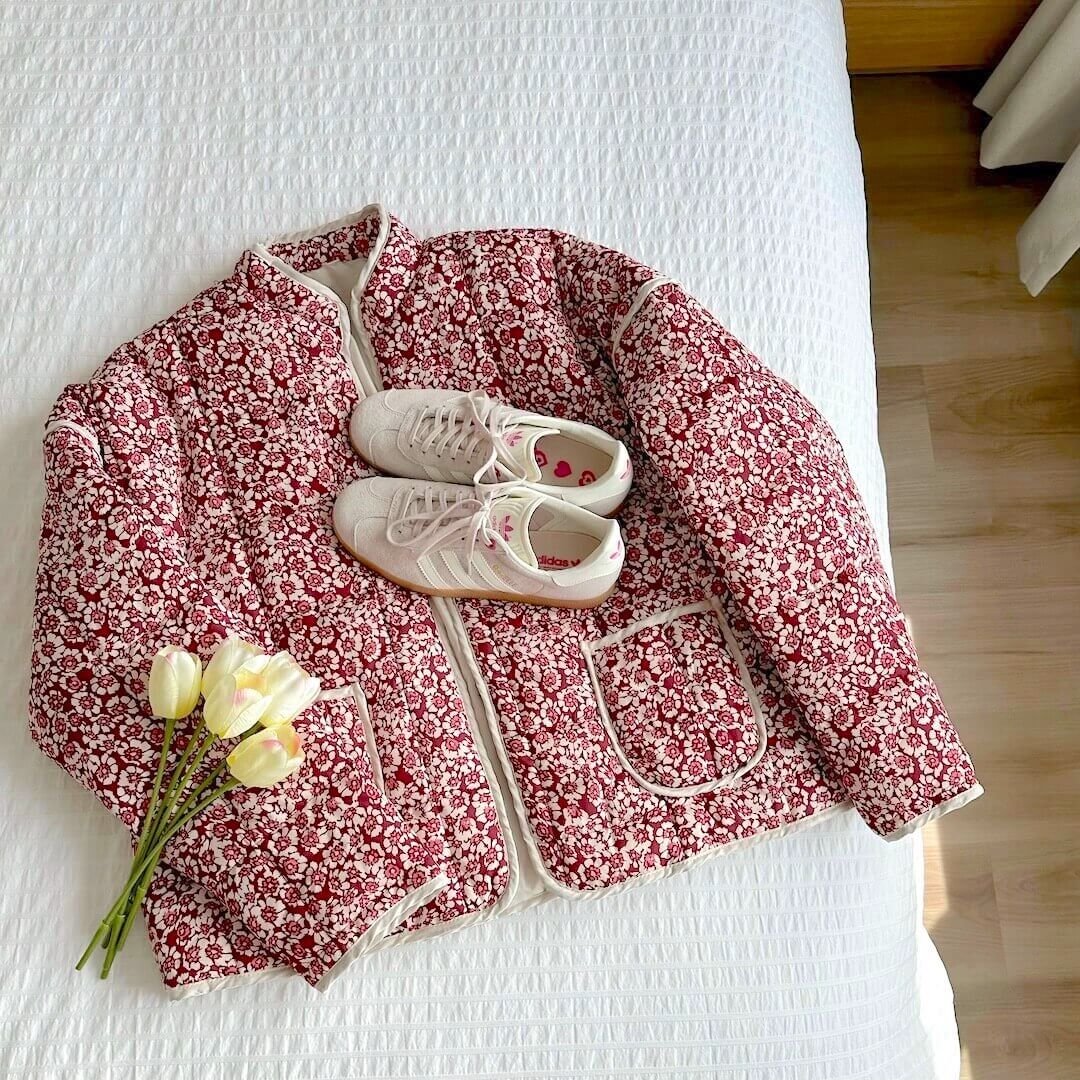 Gewatteerd jasje met bloemen 2
