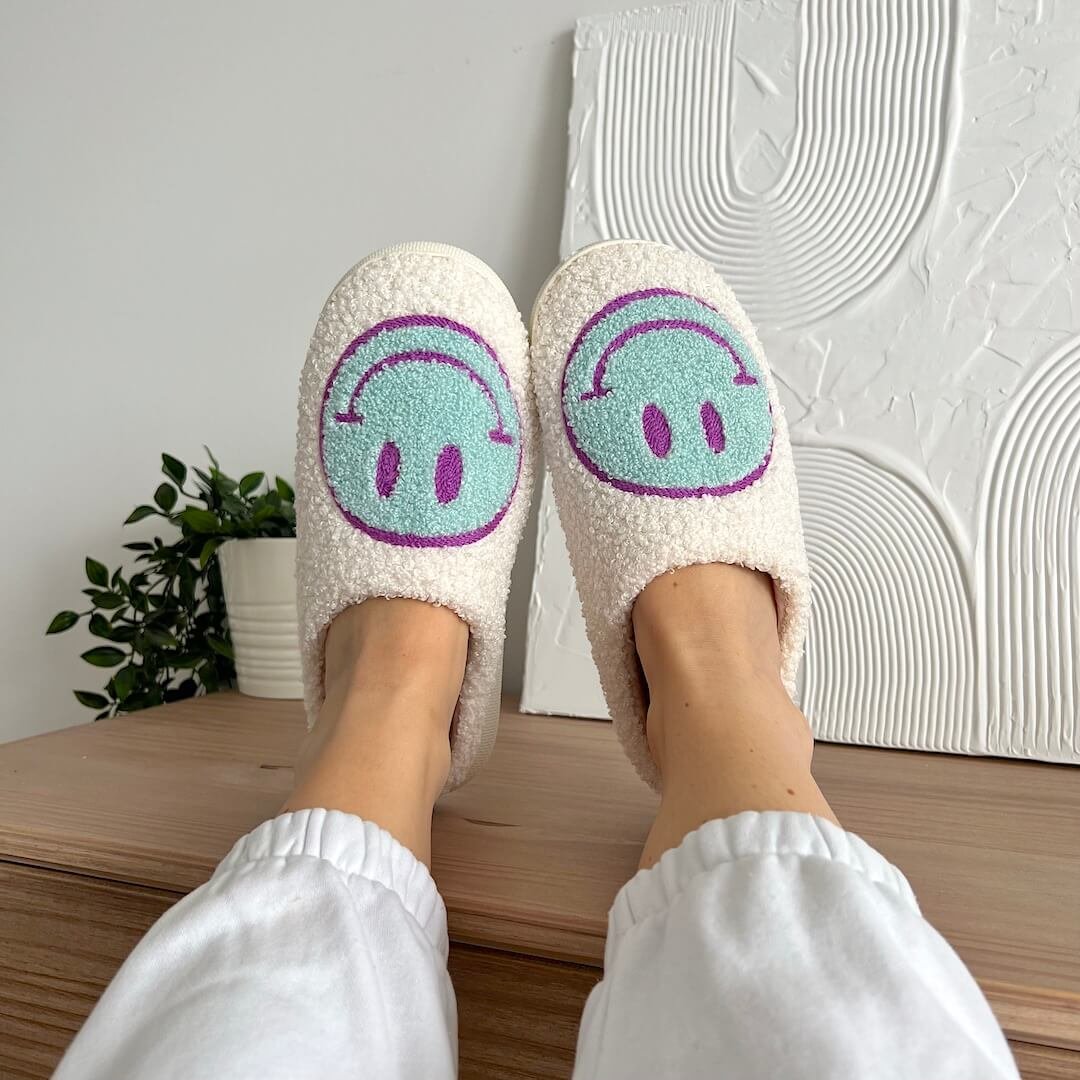 Sloffen met geborduurde smiley 5