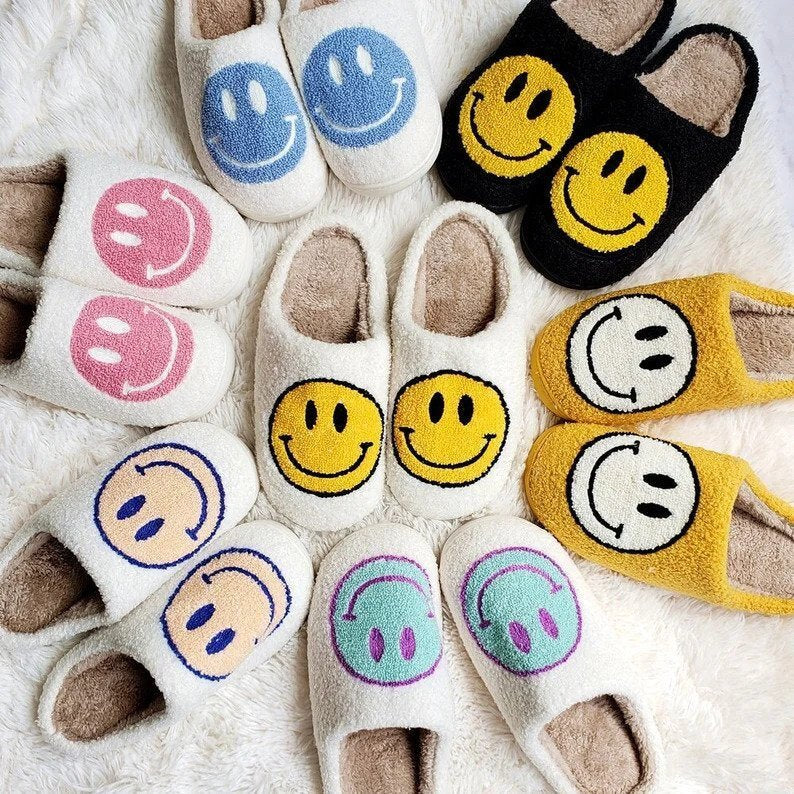 Sloffen met geborduurde smiley 9