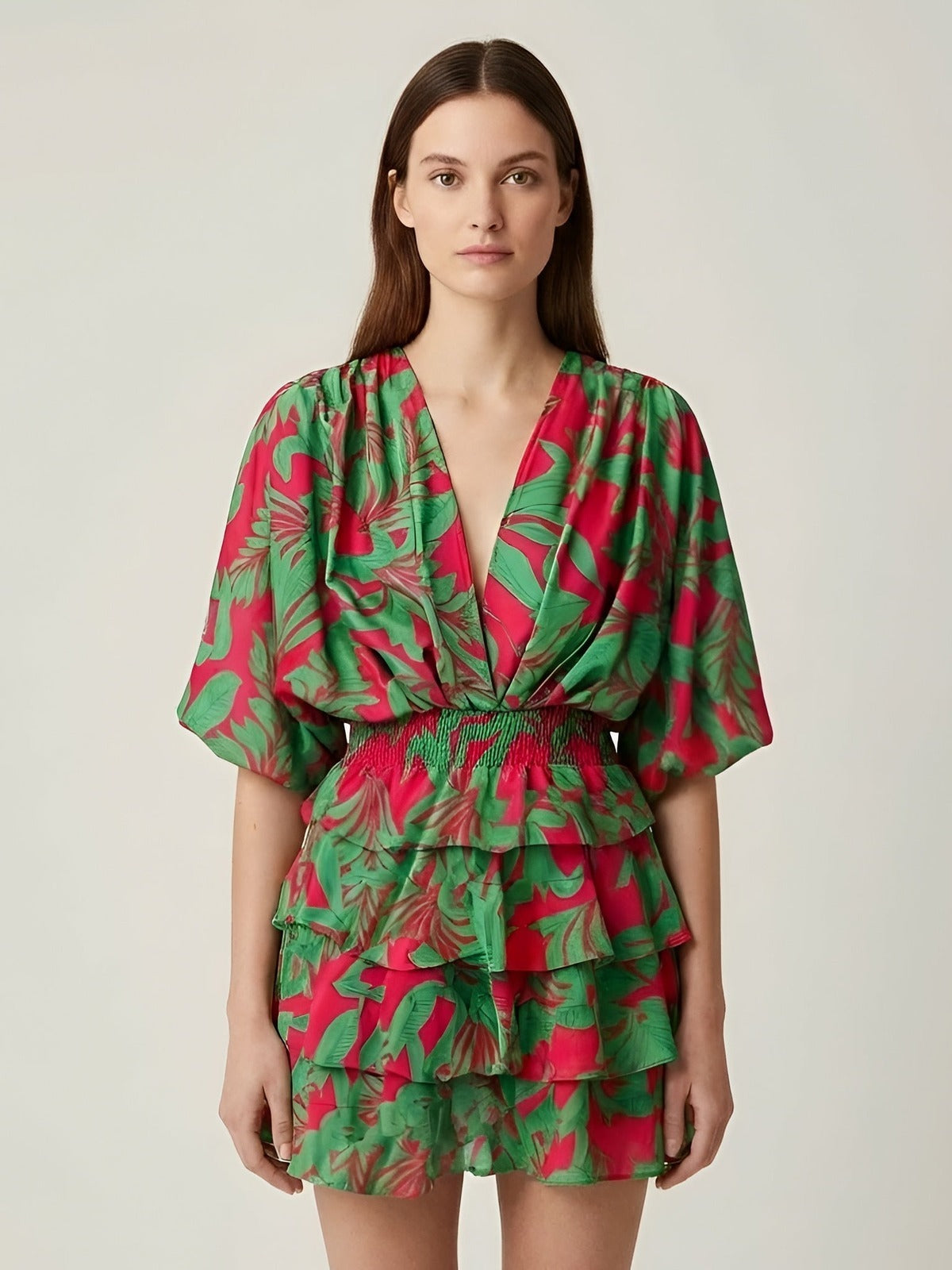 Groene minijurk met bladprint - ruchesjurk met V-hals