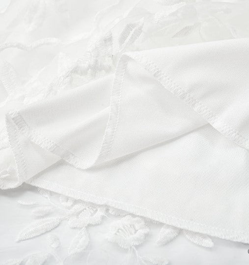 Kanten jurk - Witte mini zomerjurk met V-hals en open rug voor dames-Boutique Moda