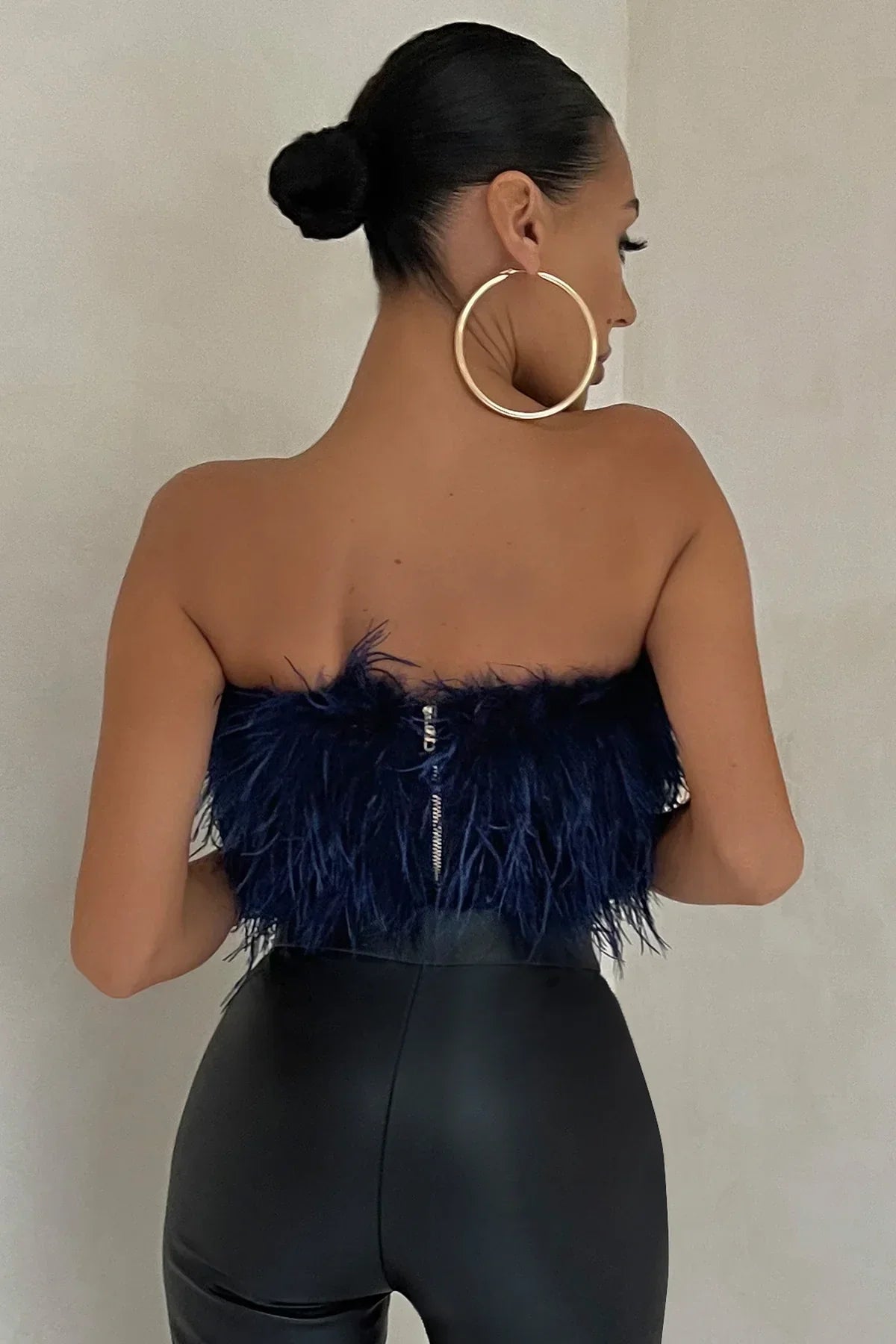 Katrine Feather Top | Stijlvolle veren crop top is een toptrend dit jaar-Boutique Moda