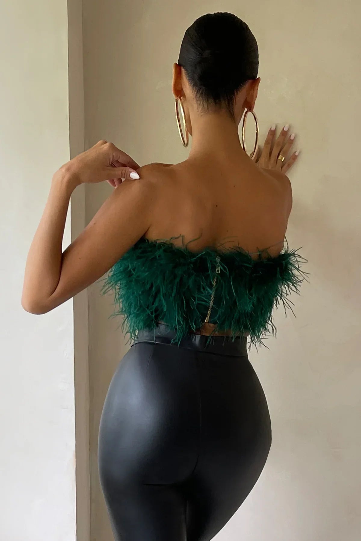 Katrine Feather Top | Stijlvolle veren crop top is een toptrend dit jaar-Boutique Moda